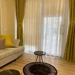 Lovely In With A View דירה *